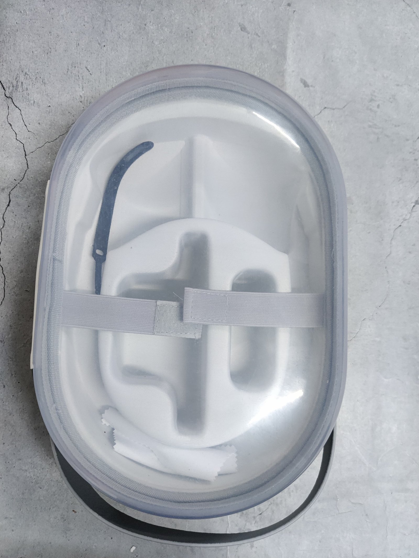 Vision Pro Case Hover